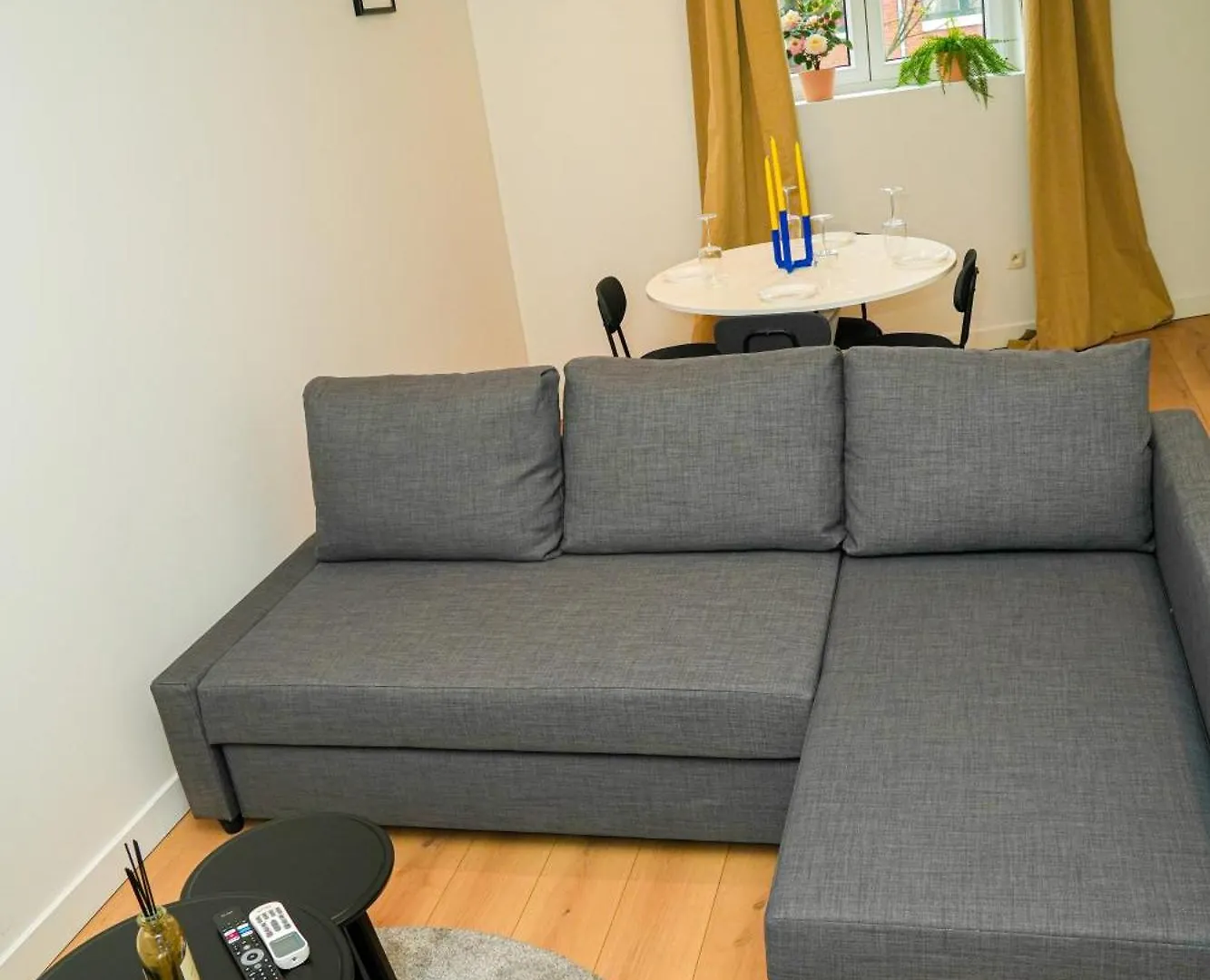 Lovely 1Br & 1Lr Apt For 4P, Only 15 Min Walk To City Center Ghent
