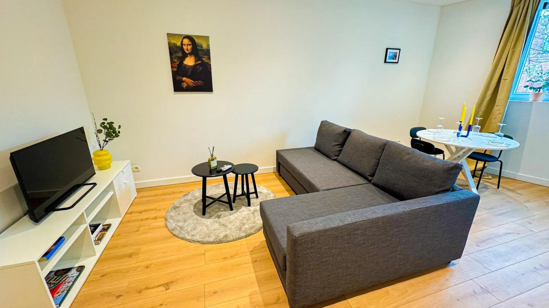 Apartment Lovely 1Br & 1Lr Apt For 4P, Only 15 Min Walk To City Center Ghent