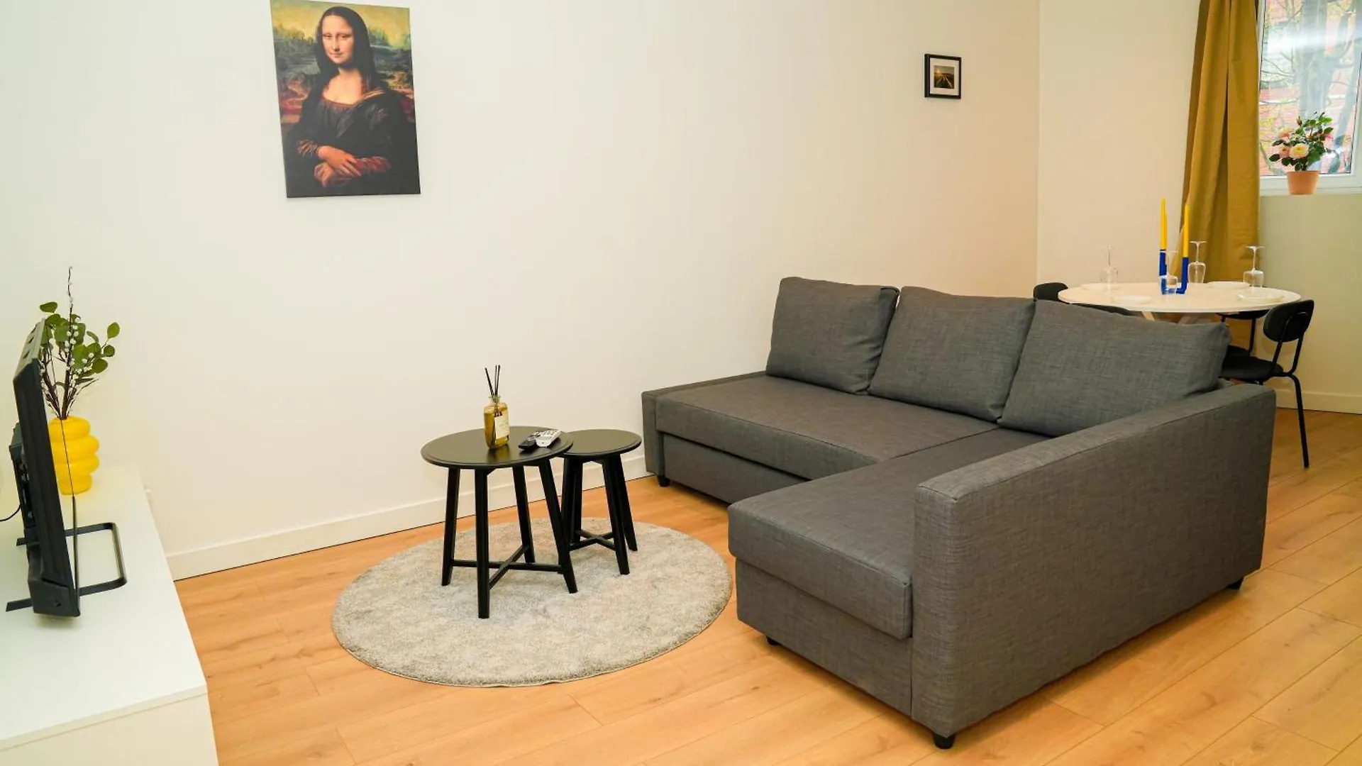Lovely 1Br & 1Lr Apt For 4P, Only 15 Min Walk To City Center Ghent