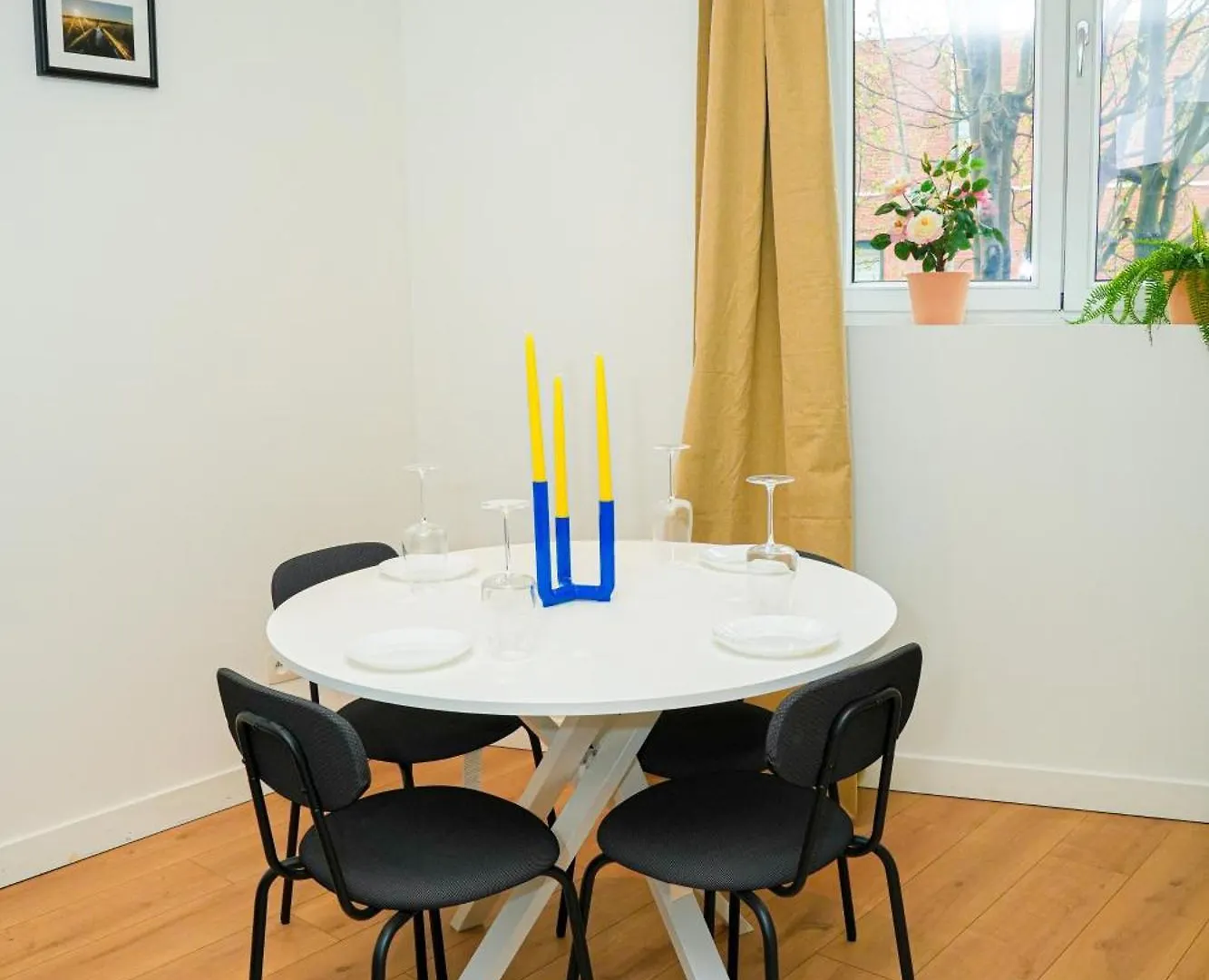 Lovely 1Br & 1Lr Apt For 4P, Only 15 Min Walk To City Center Ghent 0*,  Belgium