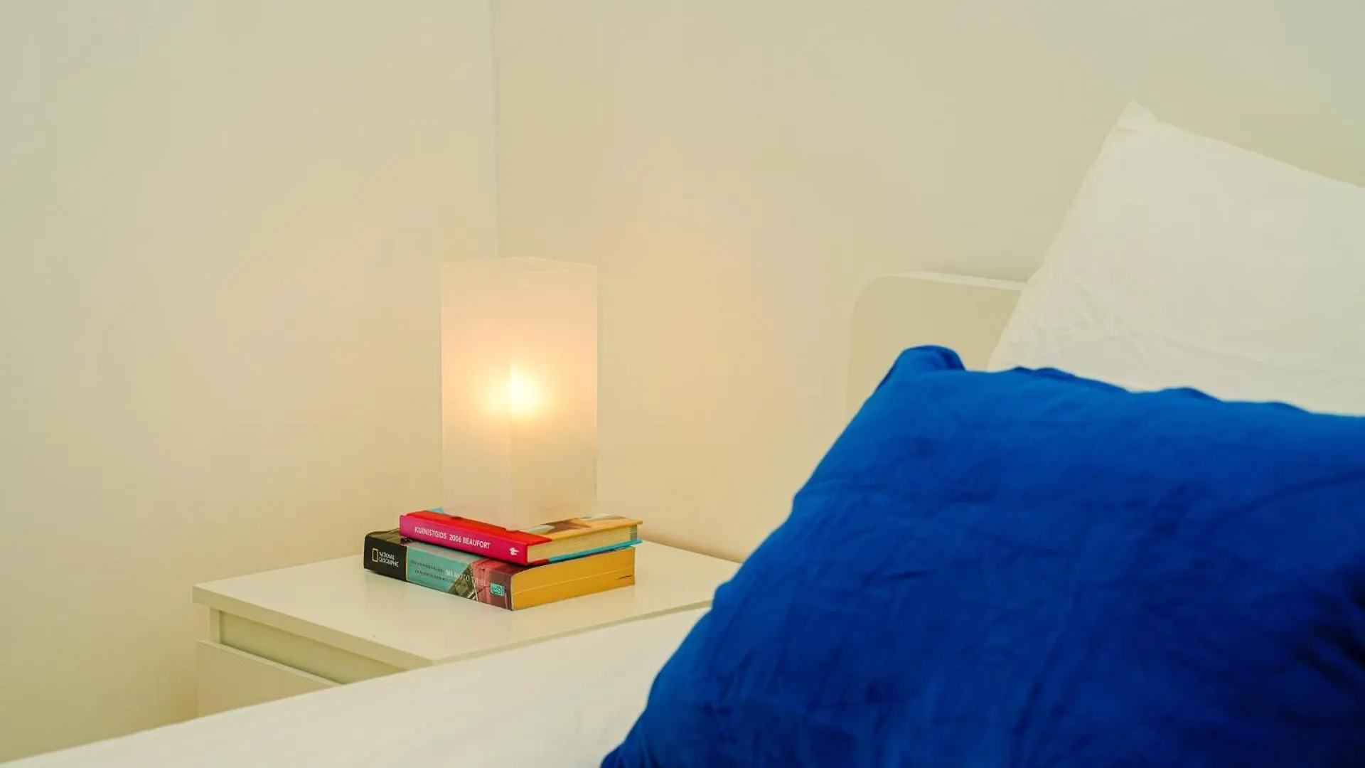 Lovely 1Br & 1Lr Apt For 4P, Only 15 Min Walk To City Center Ghent Apartment