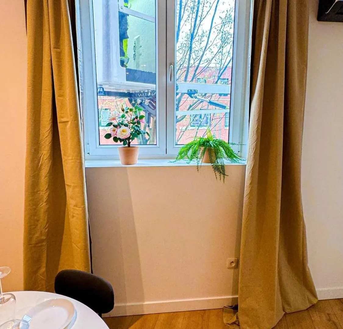 Apartment Lovely 1Br & 1Lr Apt For 4P, Only 15 Min Walk To City Center Ghent