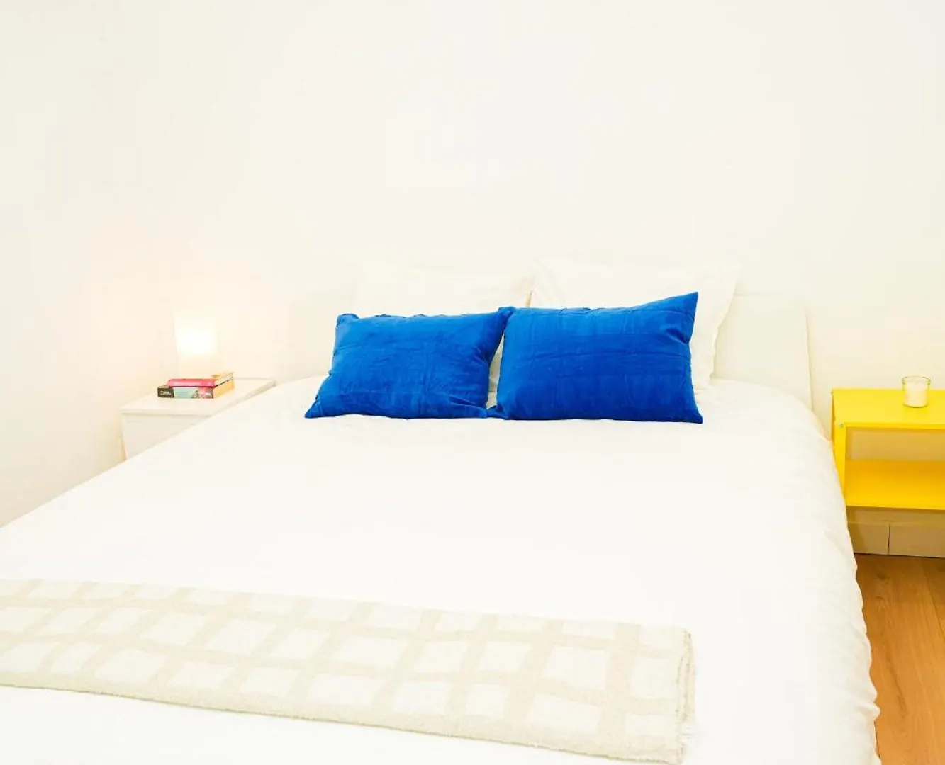 Lovely 1Br & 1Lr Apt For 4P, Only 15 Min Walk To City Center Ghent Apartment