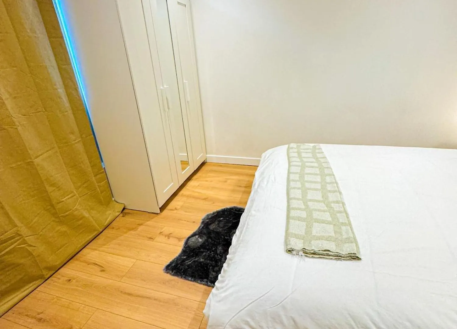 Apartment Lovely 1Br & 1Lr Apt For 4P, Only 15 Min Walk To City Center Ghent