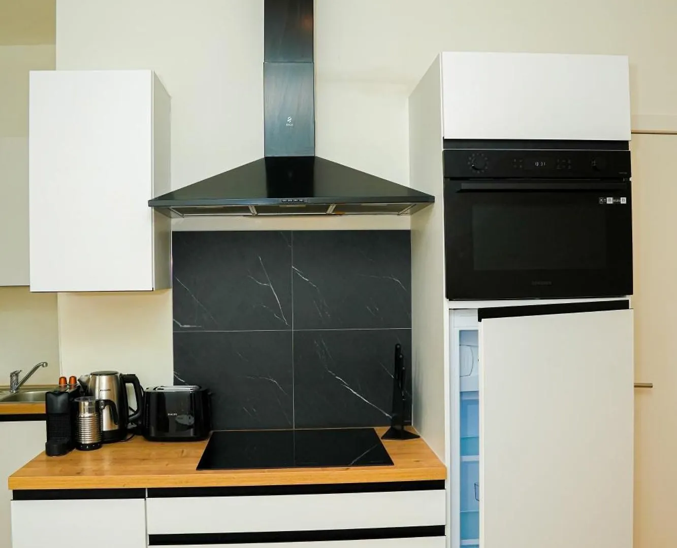 Lovely 1Br & 1Lr Apt For 4P, Only 15 Min Walk To City Center Ghent 0*,  Belgium
