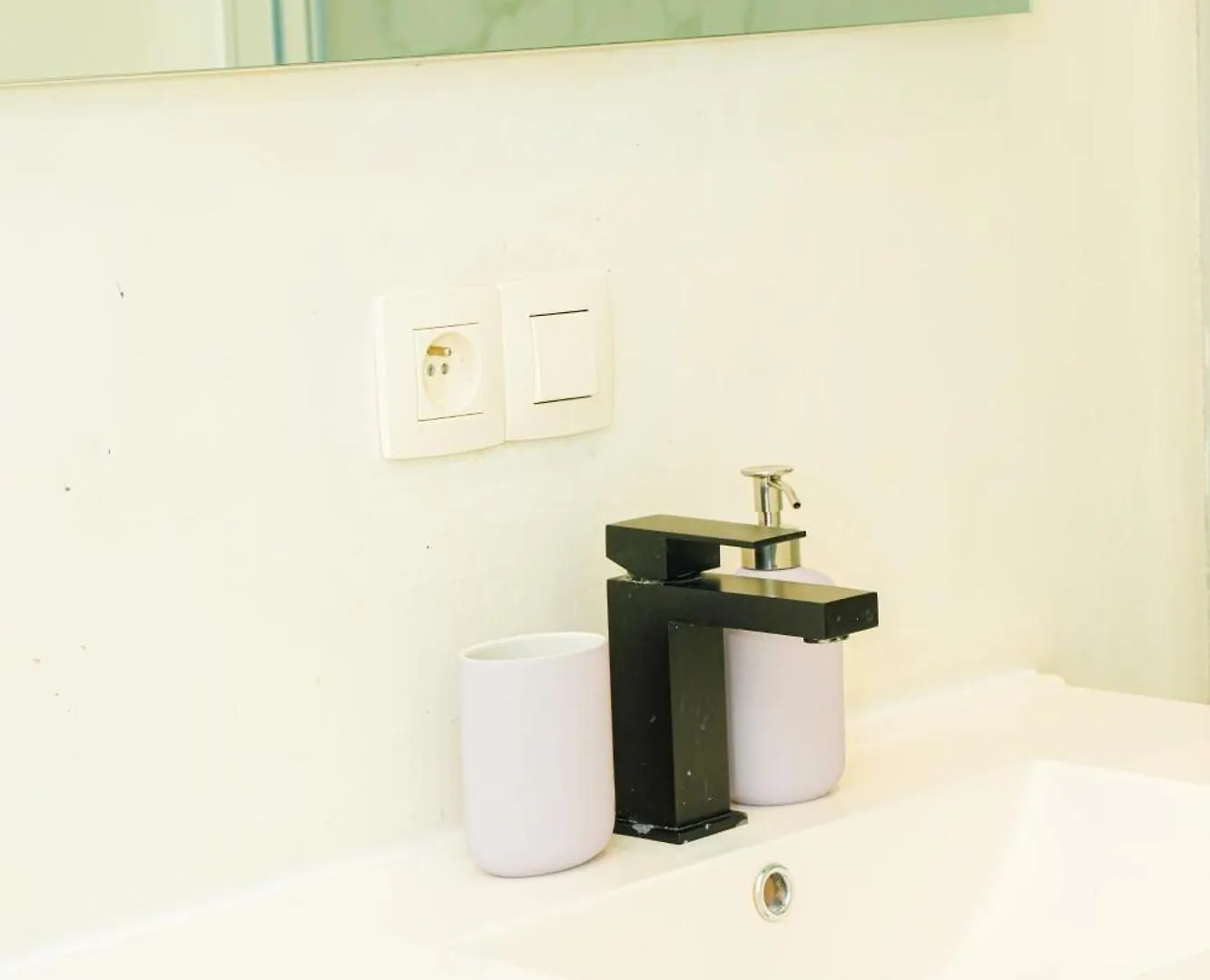 Lovely 1Br & 1Lr Apt For 4P, Only 15 Min Walk To City Center خنت بلجيكا