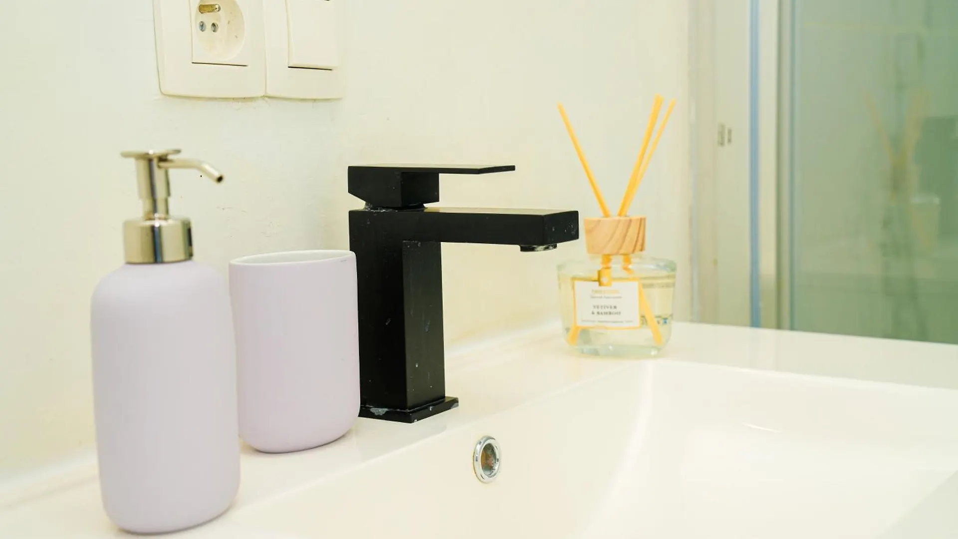Lovely 1Br & 1Lr Apt For 4P, Only 15 Min Walk To City Center خنت بلجيكا