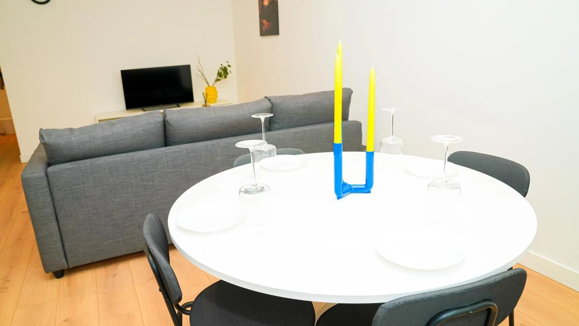 شقة Lovely 1Br & 1Lr Apt For 4P, Only 15 Min Walk To City Center خنت