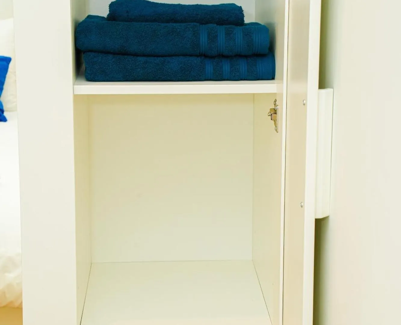 Lovely 1Br & 1Lr Apt For 4P, Only 15 Min Walk To City Center خنت