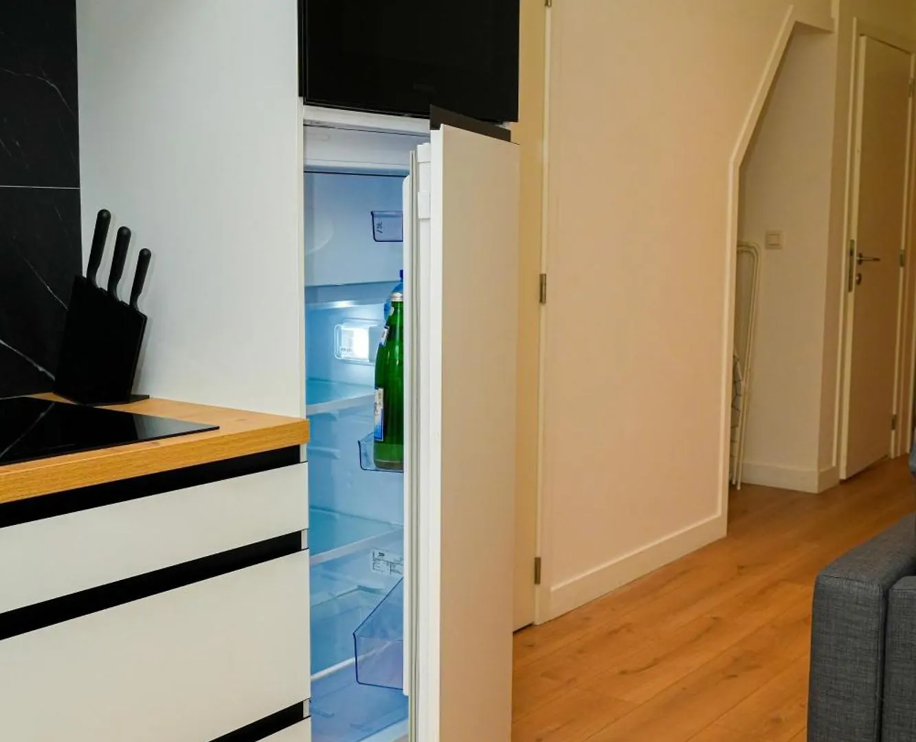 Lovely 1Br & 1Lr Apt For 4P, Only 15 Min Walk To City Center خنت شقة